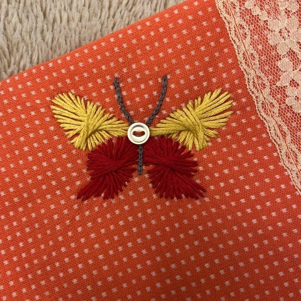 NWOT Very Unique Peach 🍑 Embroidered Clutch!